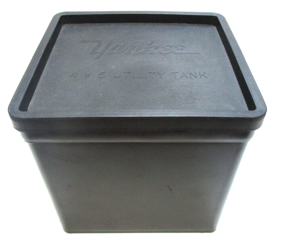 Yankee 4x5" plastic utility developing tank with lid as shown.