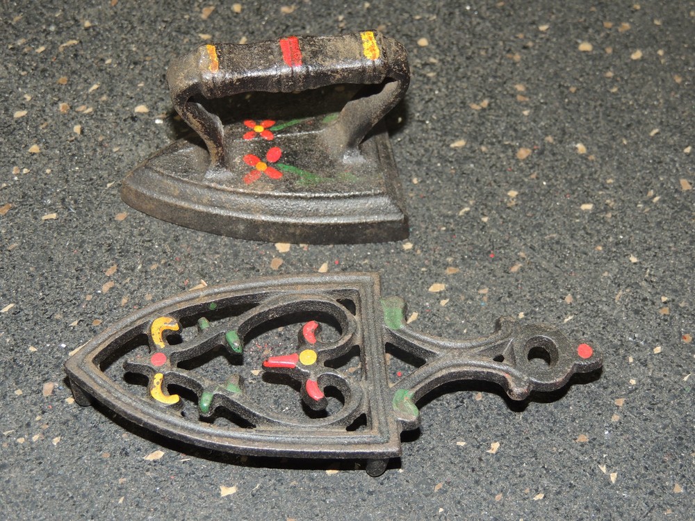 Cast Iron Miniature Iron and Trivet