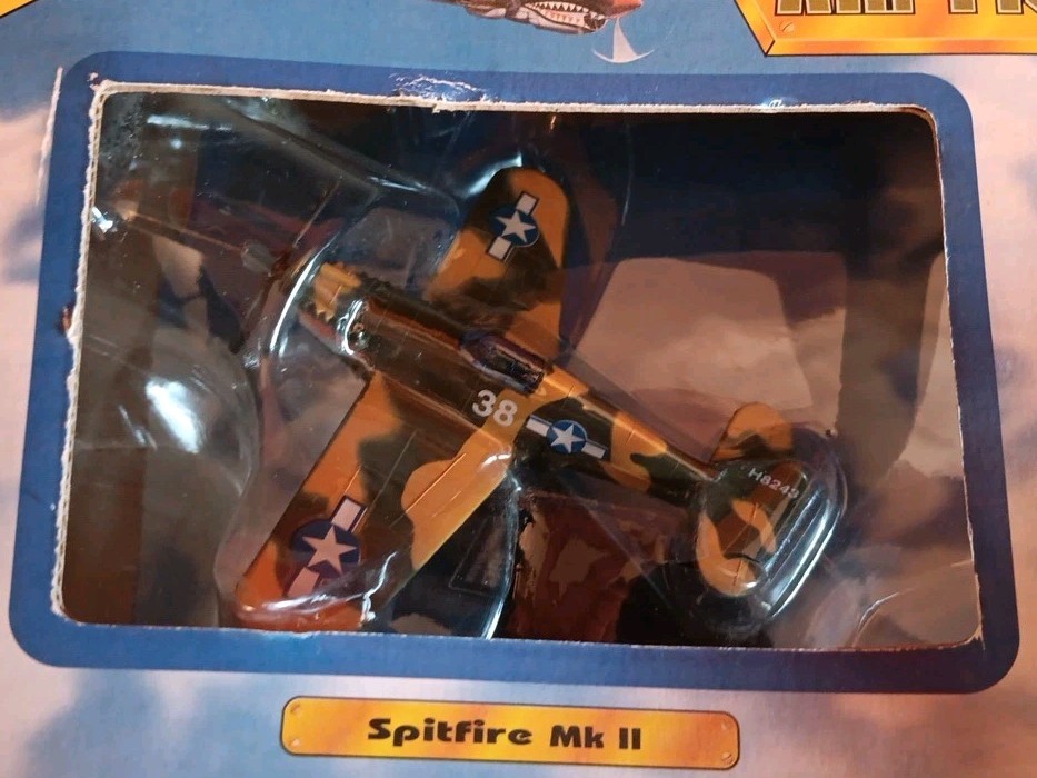 1998 Classic Air Fighters, Motorized Pull N Go, With Display Stands