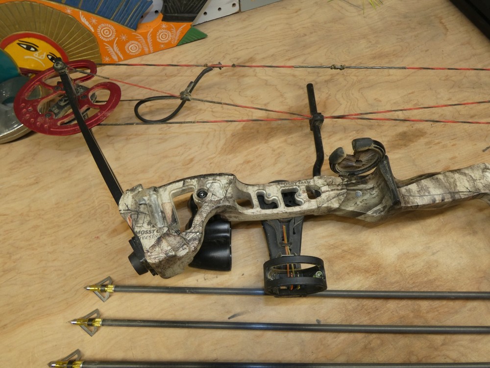 Barnett Archery Hunter XTreme Right Hand Compound Bow Setup Arrows Release +