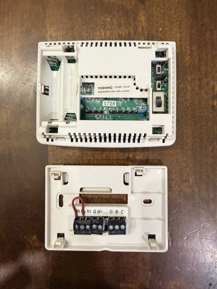 Braeburn 1020 Non-Programmable Thermostat with backplate