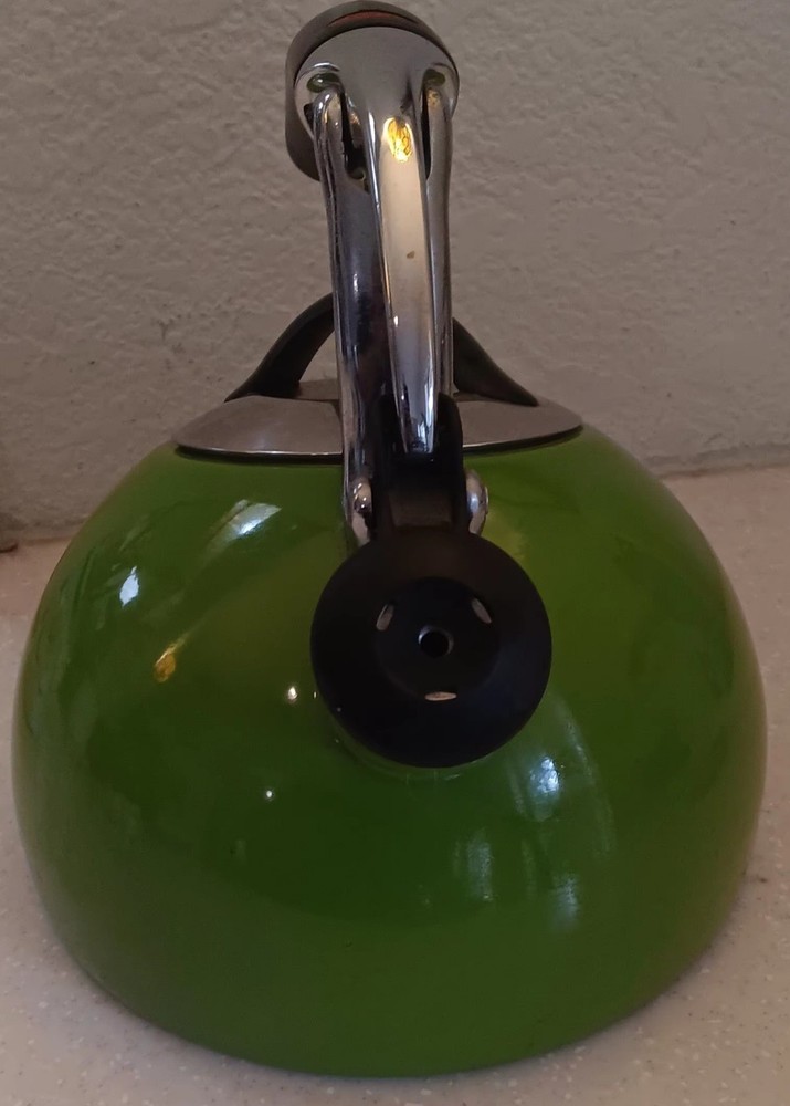 OXO tea kettle Lime green In Fabulous Condition