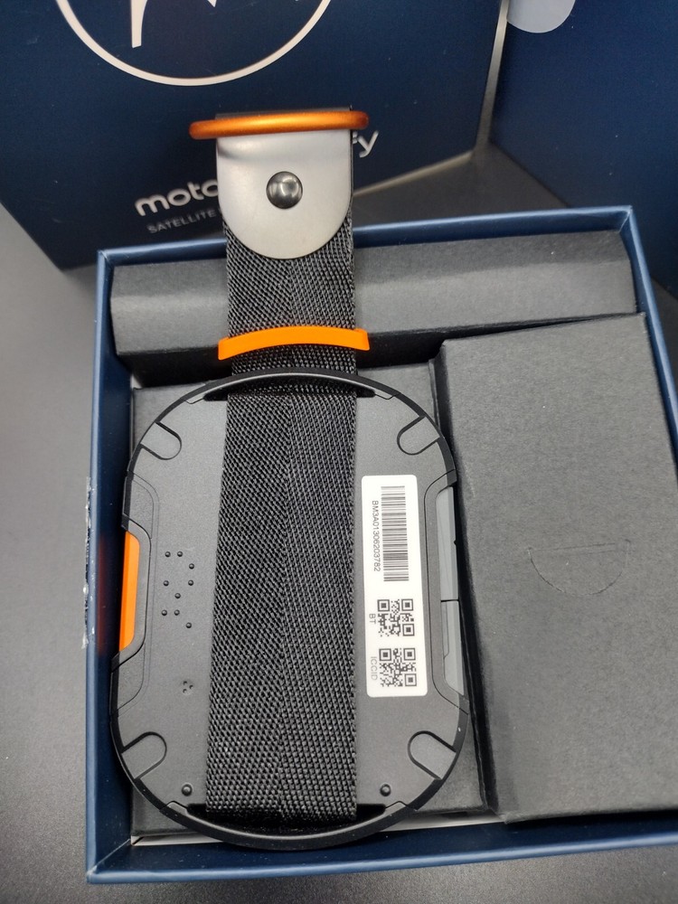 Motorola Defy Satellite Handheld GPS Global Communicator Link