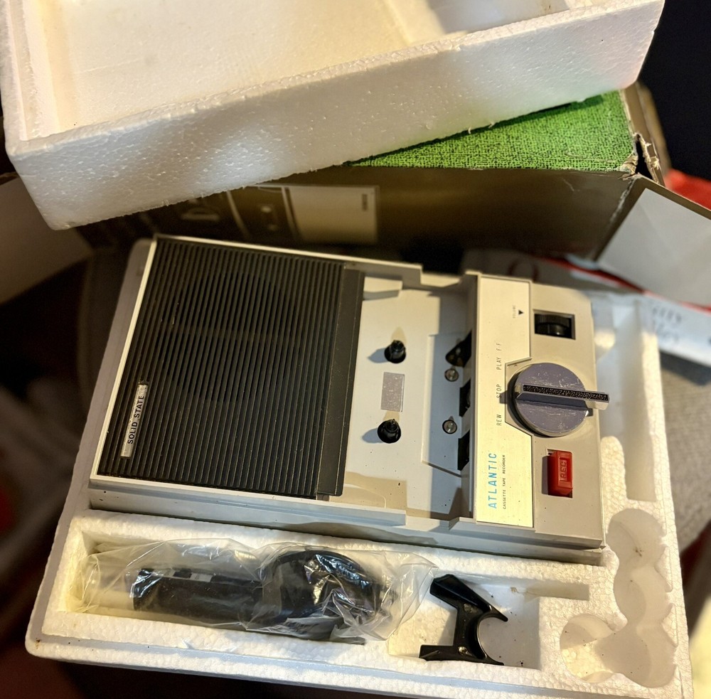 Atlantic Solid State Cassette Tape Recorder model KH-158 + Microphone, UNTESTED