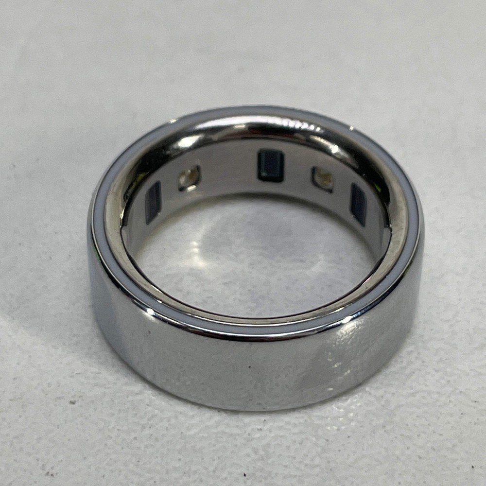 Oura Ring 4 Size 8 Sliver Activity Tracker JZ90-54217-08
