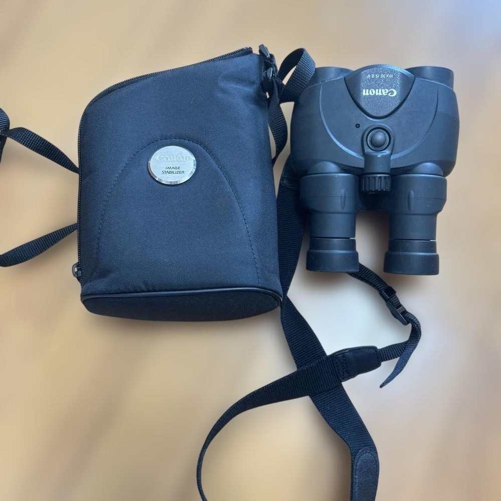 Canon 10x30 IS II Binoculars Image Stabilizer with Case Strap Used