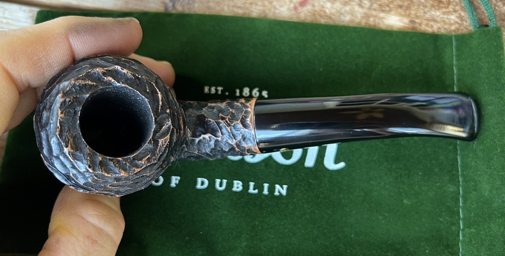 Peterson Aran Rusticated Bent Rhodesian (999) Fishtail Pipe - New