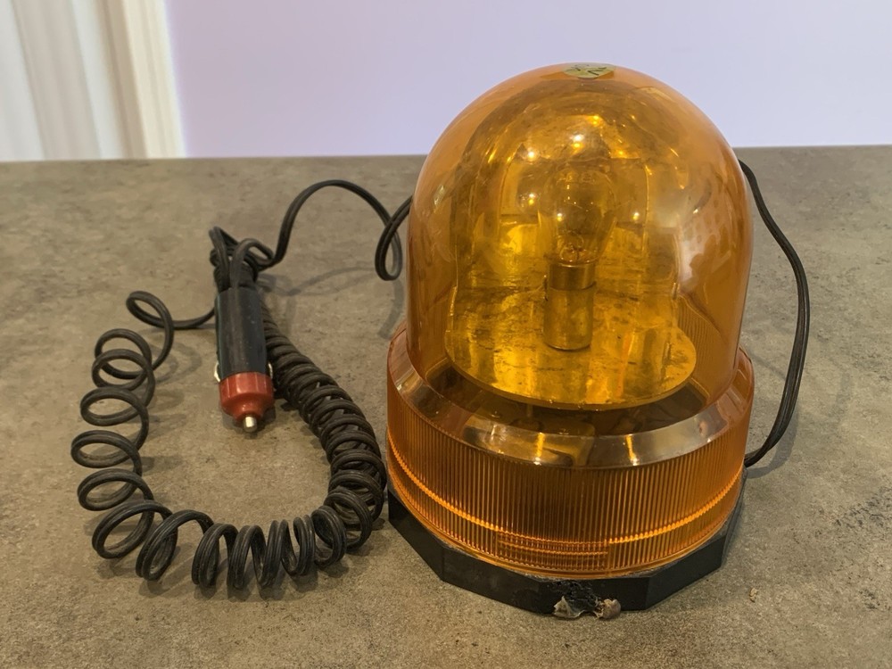 Magnetic Rotating Flashing Amber Safety Light Cigarette Lighter Plug