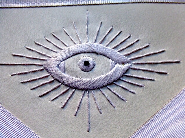 The Lux Elegant White Master Mason Apron White Threads