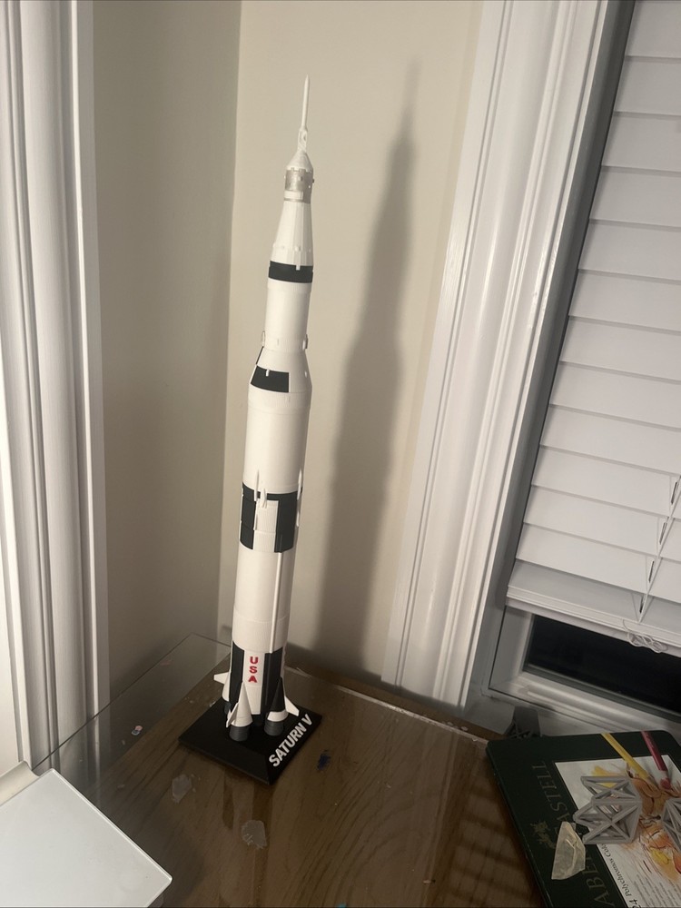 Apollo Saturn V Rocket Model 1:200