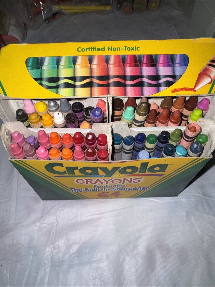 Crayola 64 Pack Crayons Box Built-In Sharpener 1997 Binney & Smith(9)