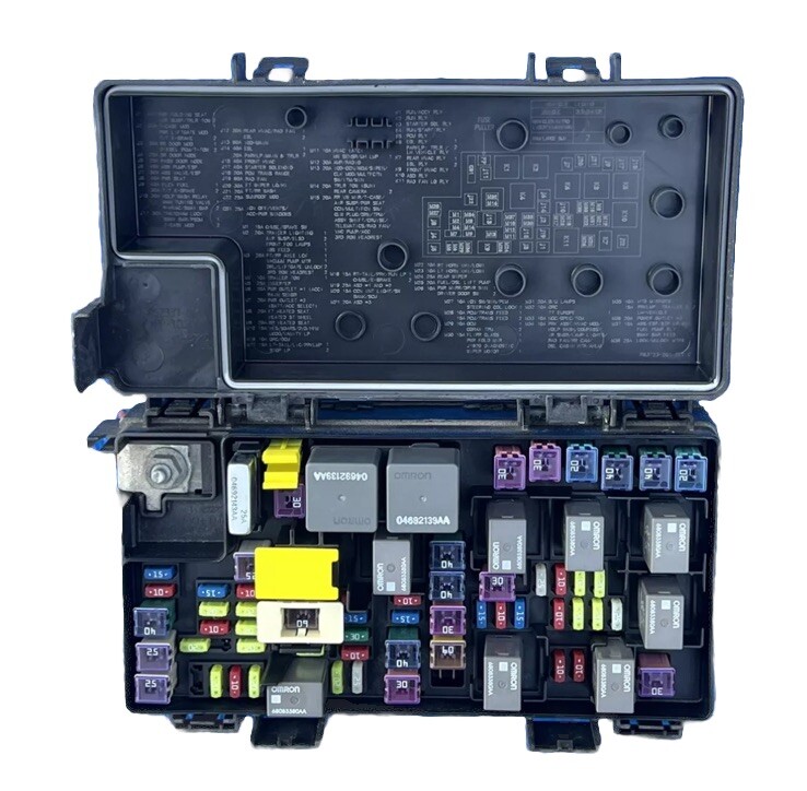 2011 Liberty / Nitro TIPM Power Integrated Fuse Box Module 04692331AE KA021432I0