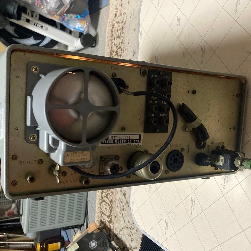 Yaesu FT-101ES 20W HF Transceiver Tested as is