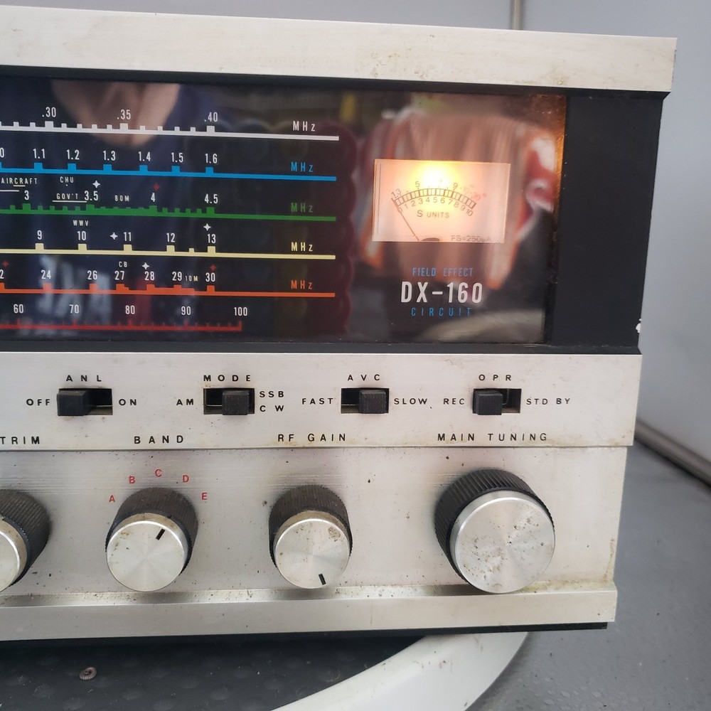Vintage Realistic DX-160 Solid State Communications Recievers - Tested