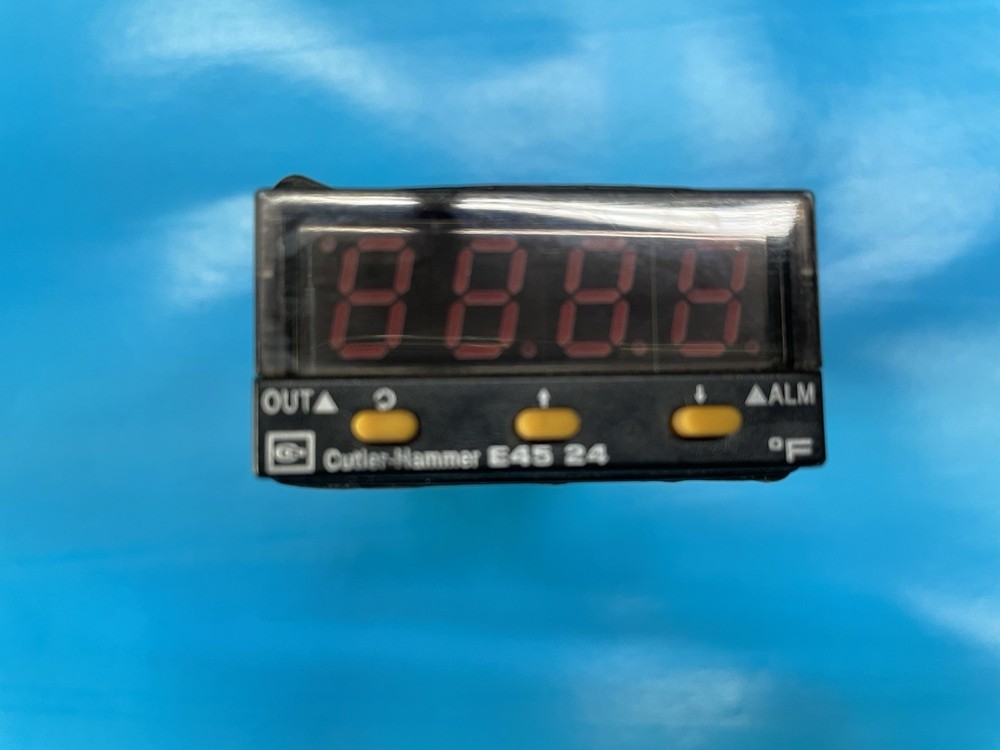 Cutler-Hammer E45241010 Temperature Controller