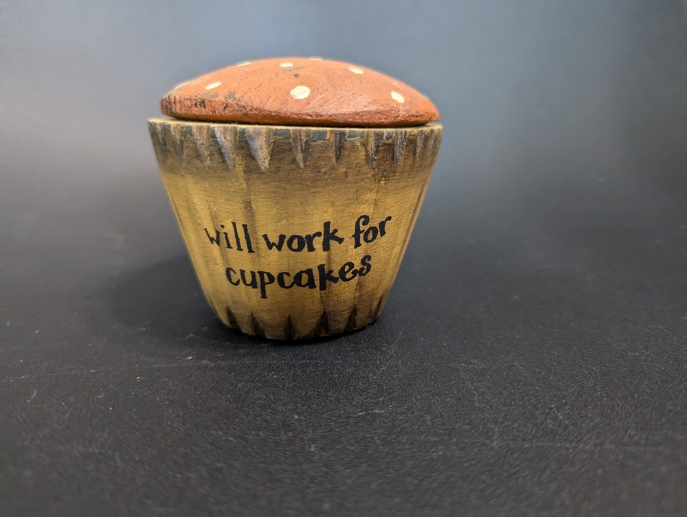 Wooden cupcake decoration - will work for cupcakes