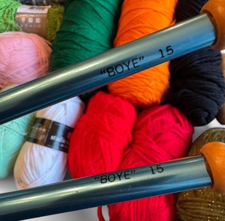 Knitting Needles Crochet Hooks Assorted Models and Sizes Lot