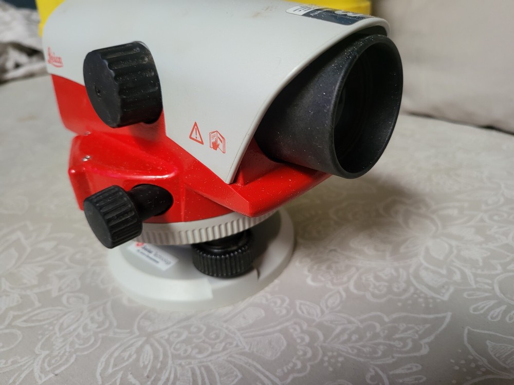 Leica NA724 Automatic Optical Level with Case Pre Owned Used