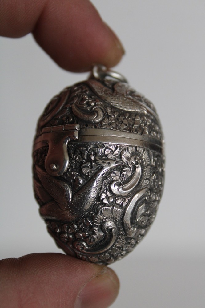 Antique 19th Century Sterling Silver Phoenix Egg Etui Thimble Case & Thimble