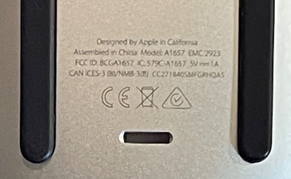 Apple A1657 Magic Mouse 2 Wireless Mouse - Silver (MLA02LL/A) Works Perfect!