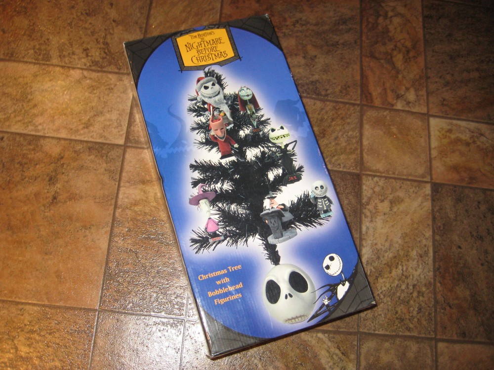 NIGHTMARE BEFORE CHRISTMAS TREE SET W/ BOBBLEHEADS