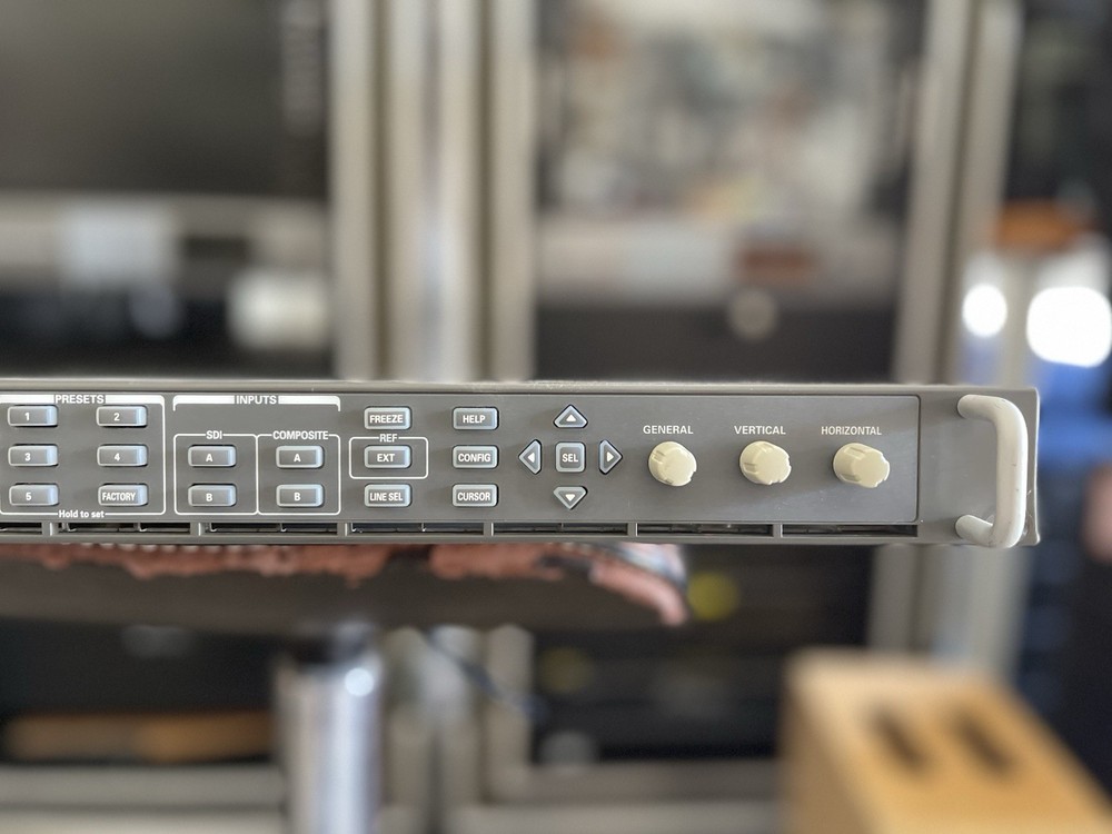 Tektronix WVR7020 Video Measuring And Testing Scope