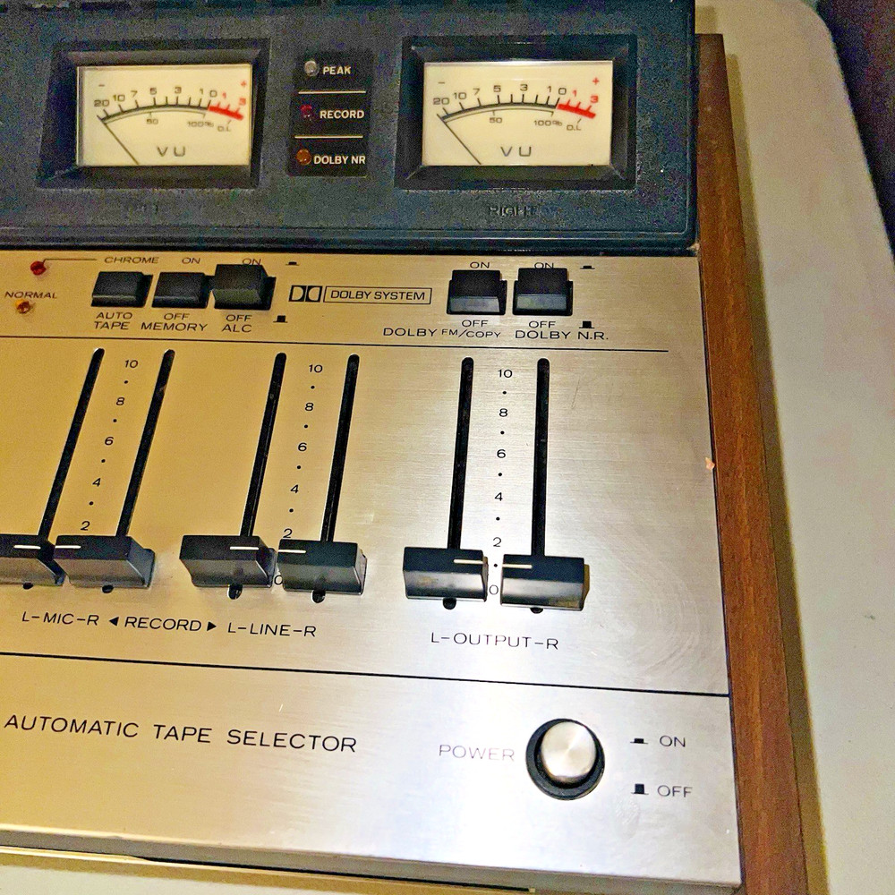 Kenwood KX-910 Stereo Cassette Deck - Powers On