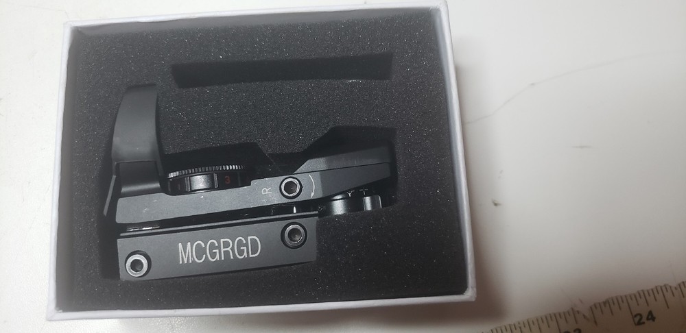 Red Dot Reflex Sight 20mm Rail Mount Adjustable Brightness w/ Tools & Box