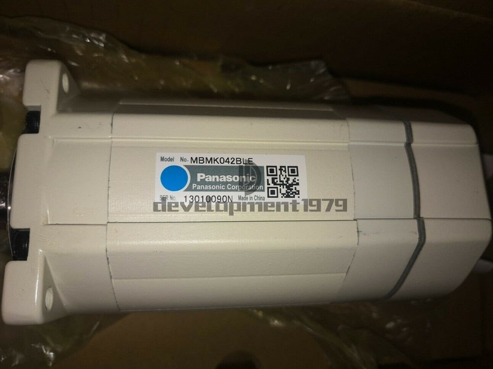 1PC NEW Panasonic servo motor MBMK042BLE