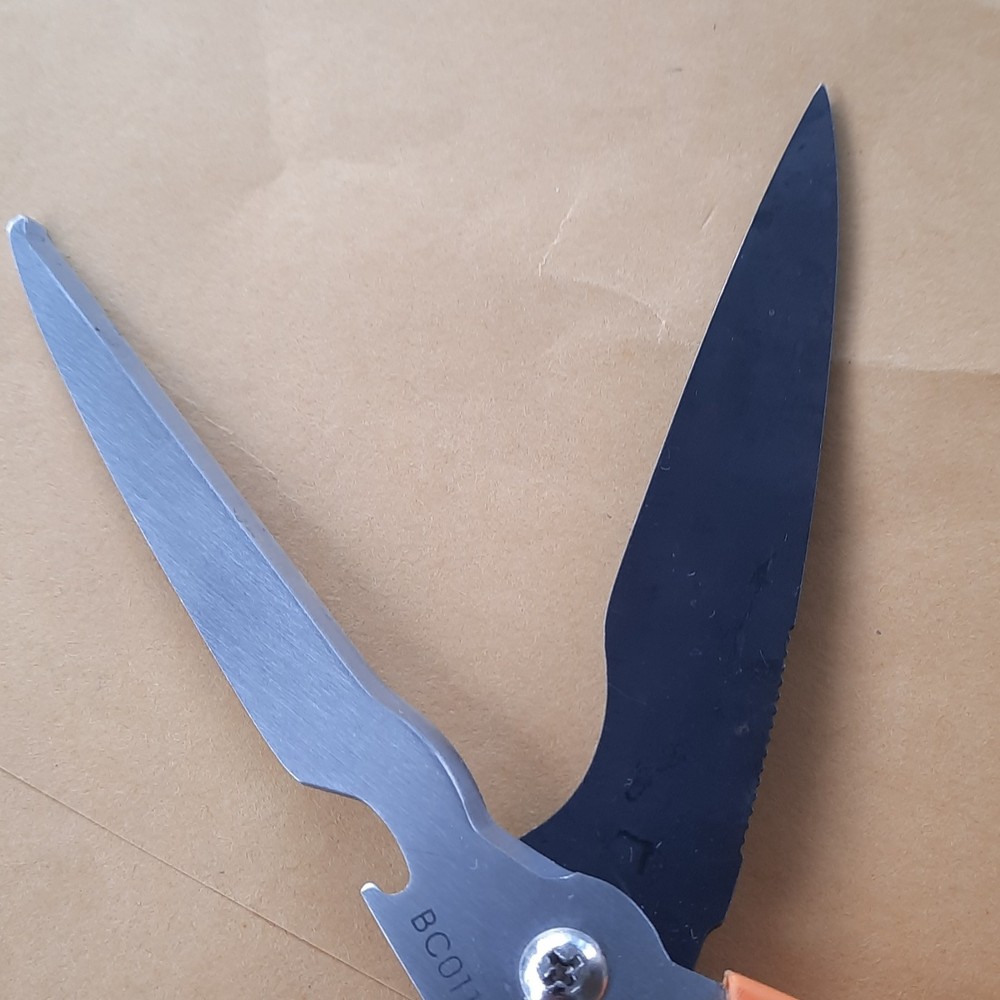 Fiskars Kitchen Shears Serrated Blade Black & Orange BC0111
