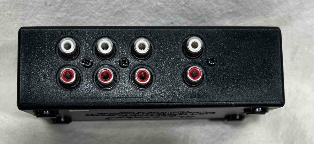 Radio Shack 42-2112 Stereo Audio Source Selector 3 Inputs