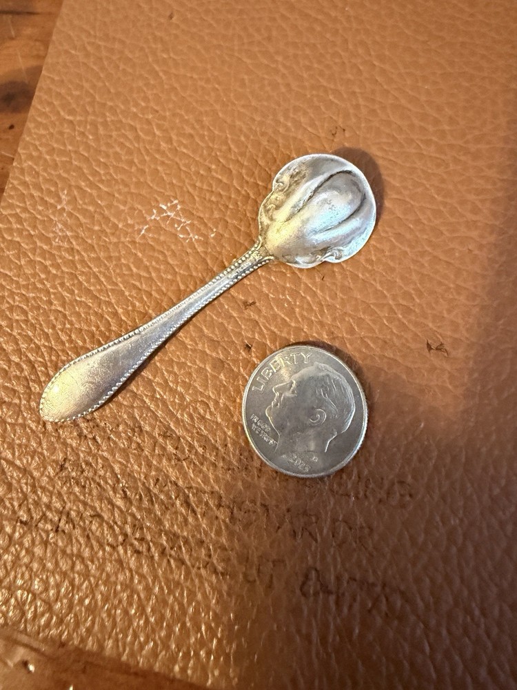 Antique Sterling silver mini Spoon, Seashell Shape, 5 grams