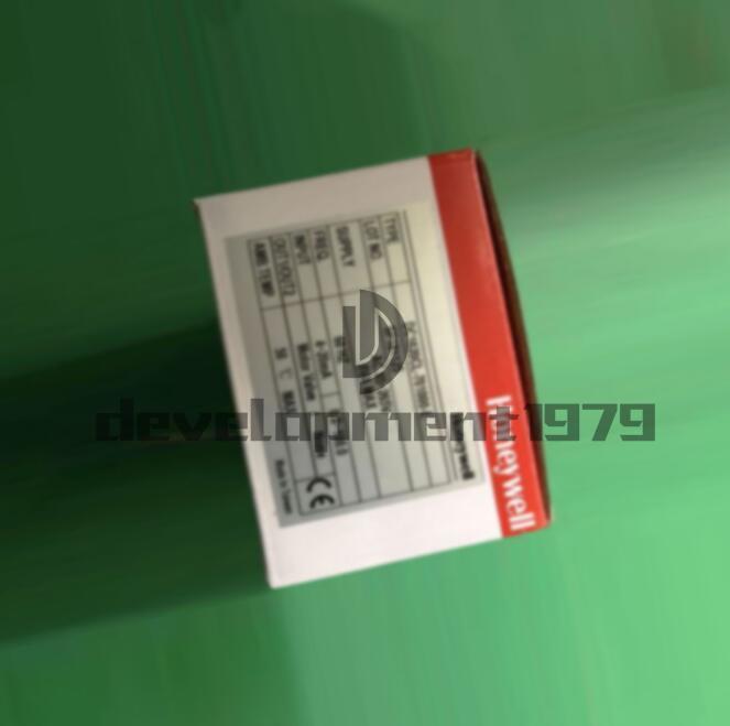 One Honeywell DC1020CR-702000-E Temperature Controller New