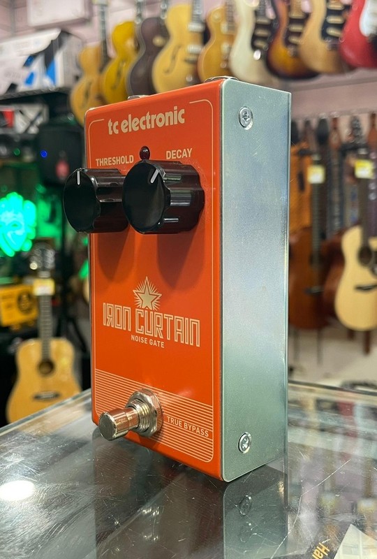 TC ELECTRONIC IRON CURTAIN