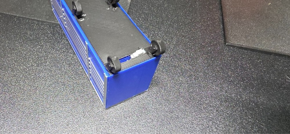 1/24 scale tool box -blue- for model displays or diorama