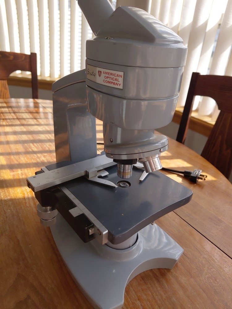 VINTAGE American Optical Series 60 Microscope, Three Objectives, w/Light -TESTED