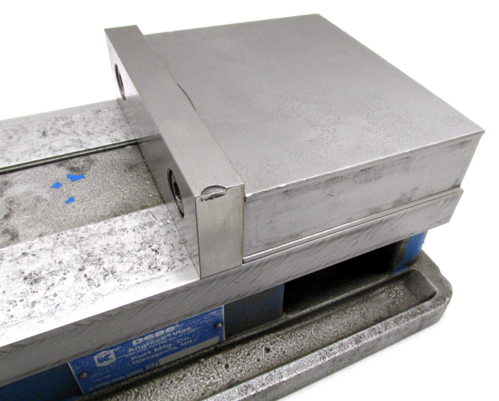 KURT ANGLOCK 6" MILLING MACHINE VISE w/ JAWS & HANDLE - #D688
