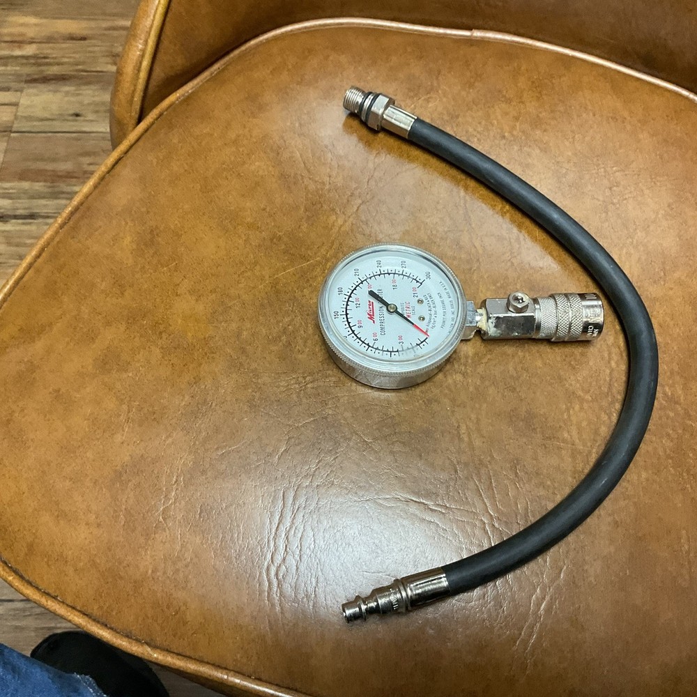 Milton Compression Tester / Hose..