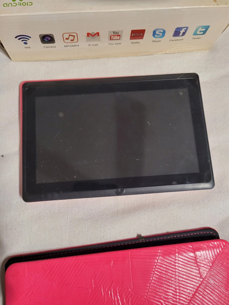 Zeepad 7.0 Android Tablet w/ Box & Case — Pink — Good Condition