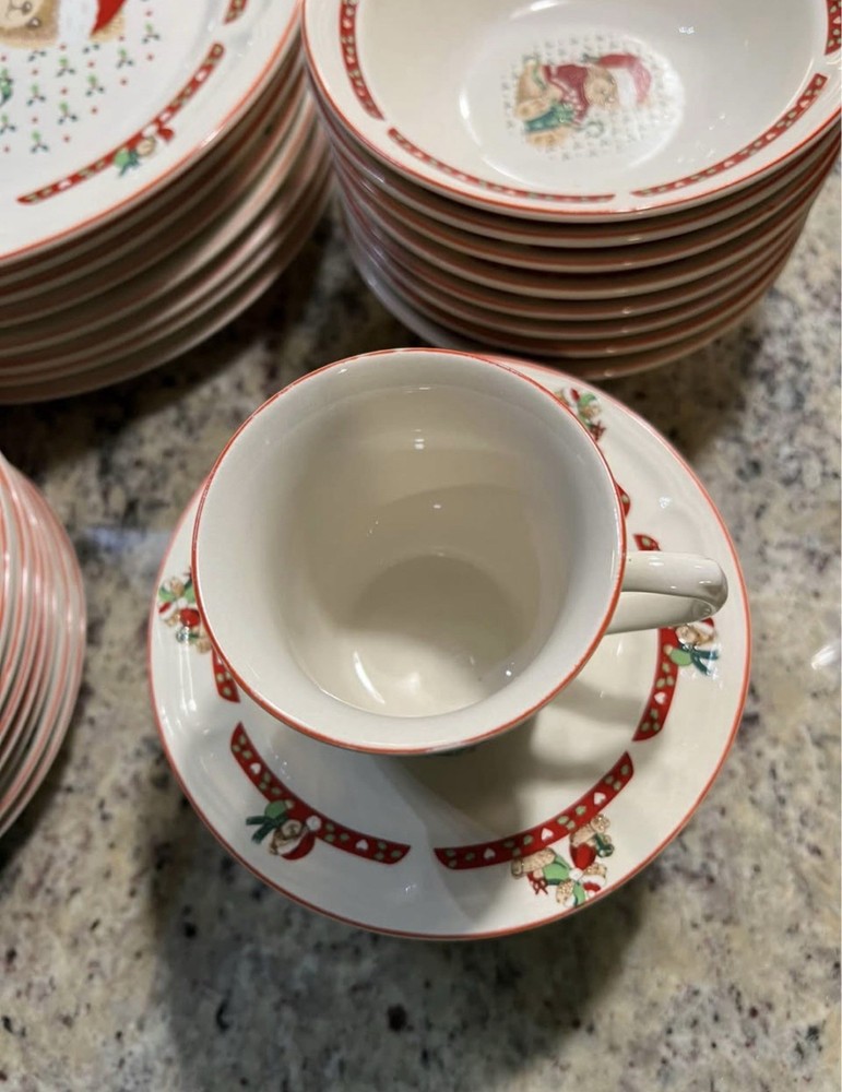 Tienshan Stoneware Christmas Teddy Bear 40 Pieces Dinnerware Set