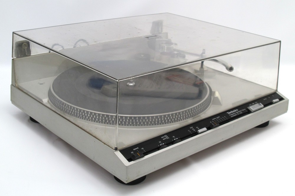 Technics SL-235 Belt Drive Frequency-Servo Automatic Turntable Record Player