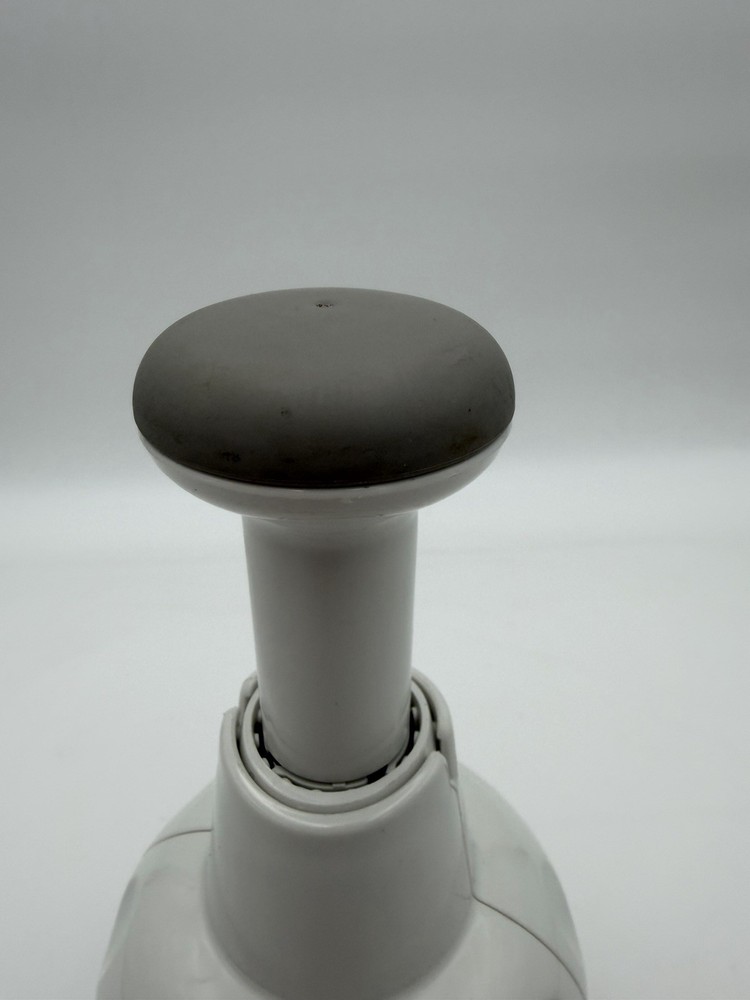 Pampered Chef Push Function Food Chopper - White Read