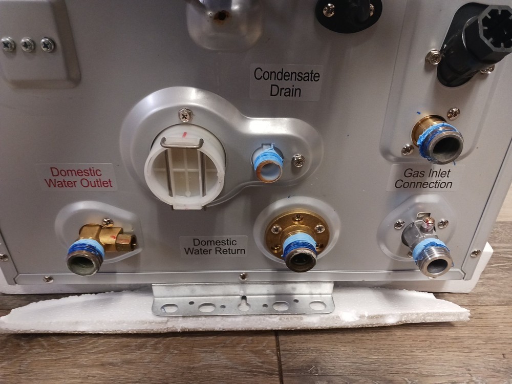 Rheem Performance Platnium ECOH200DVRHLN Tankless Water Heater (FOR PARTS ONLY)