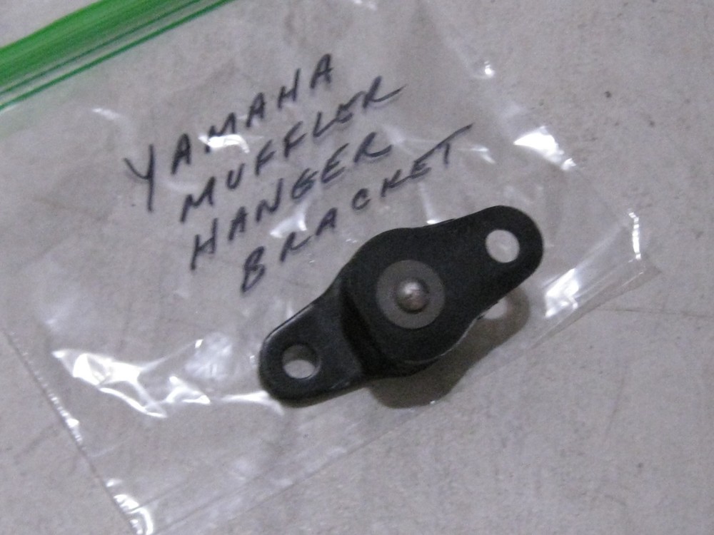 YAMAHA EXH/MUFF HANGER BRACKET NOS!