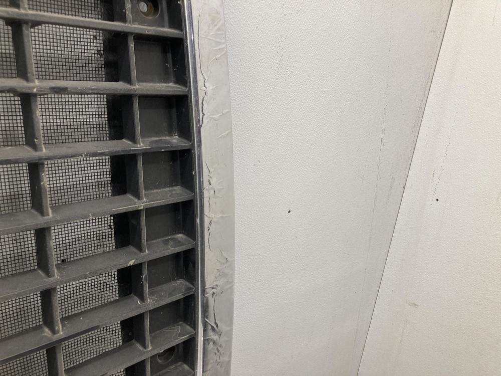 2003-2017 Volvo VNL Grille - Used