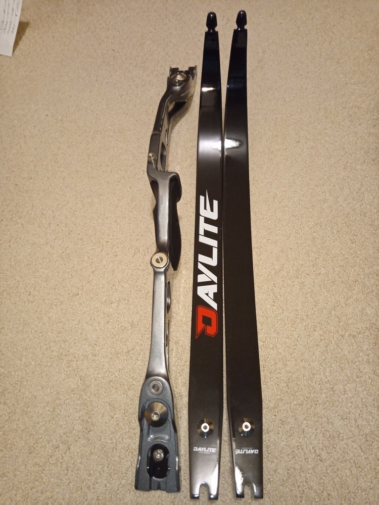 Akusta 25" Riser And Daylite Medium Olympic Archery Bow With String- RH -Grey