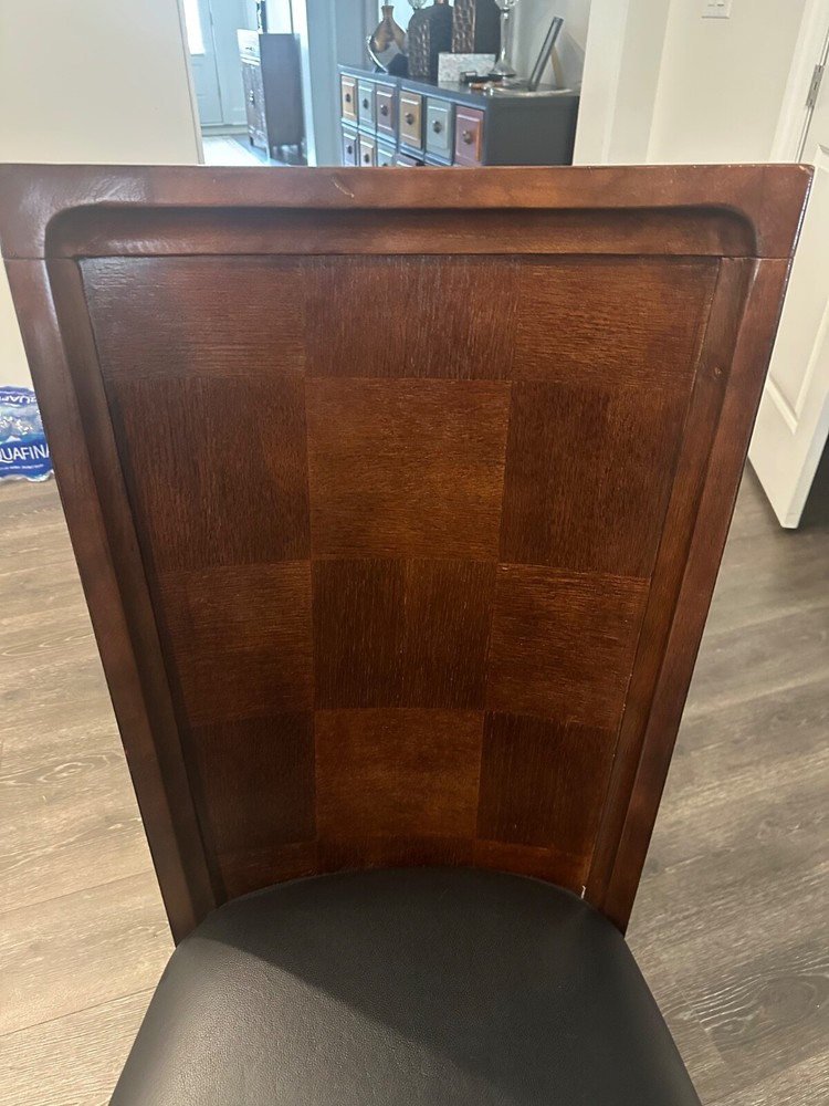 Dining table set for 6 With Extension Leaf Plus China Cabinet. USED