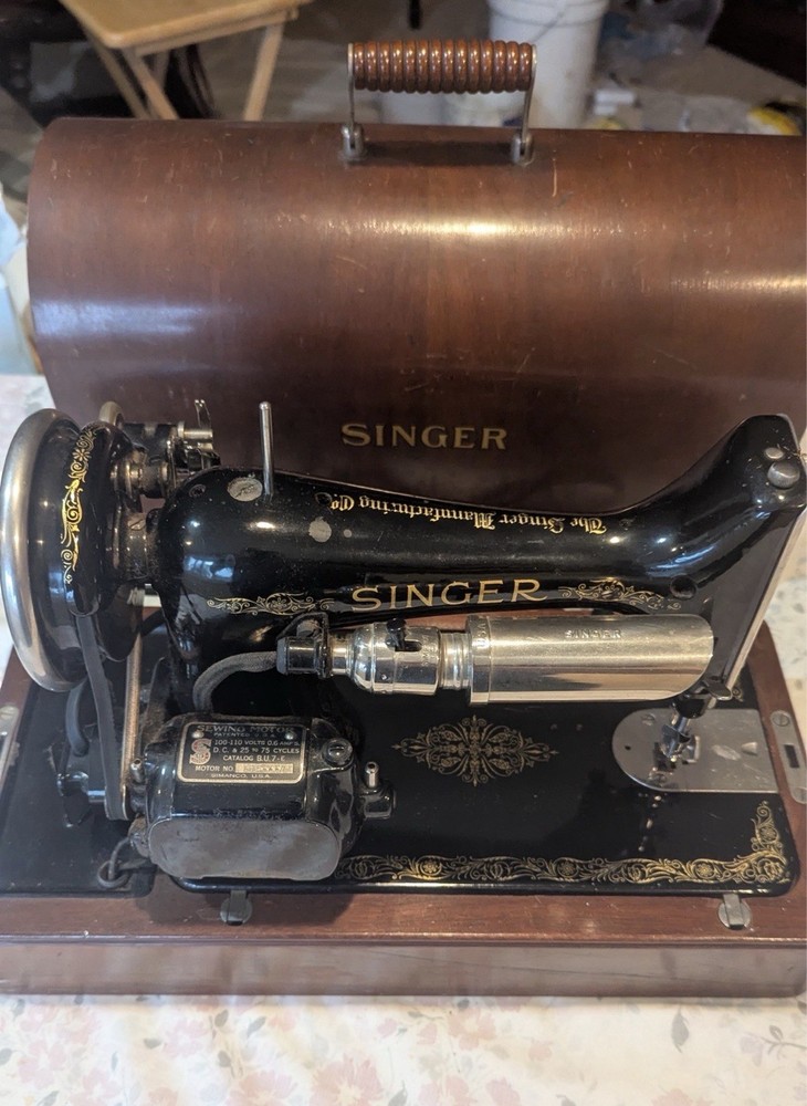 Vintage Singer Sewing Machine With Leg Power Control Runs Smoothly