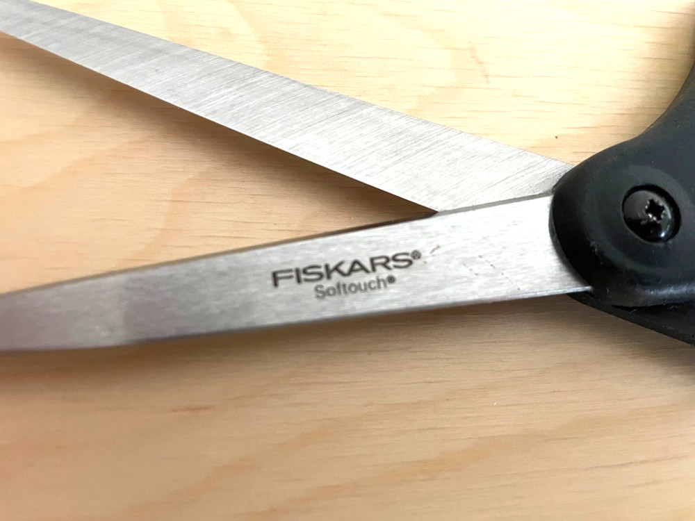 FISKARS Gentle Spring Assist Sewing Scissors Softouch Grip Locking Shears EUC