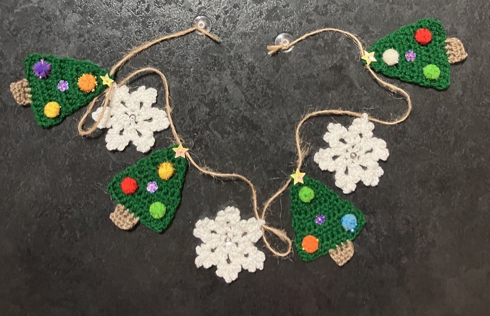 🌲❄️ Christmas Bunting Tree Sparkly Snowflake Hand Crochet Window Gift Sequins